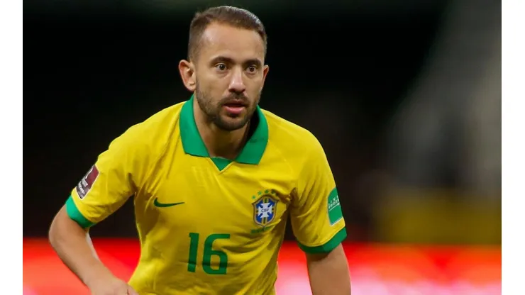 Everton Ribeiro atua por 90 minutos na seleção e atitude de Tite irrita Nação