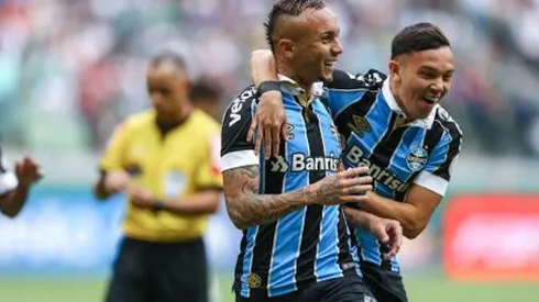 Pepê atuava em algumas situações ao lado de Everton - Foto: Lucas Uebel/Grêmio.