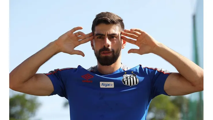 Luan Peres faz uma ótima temporada no Peixe — Foto: Pedro Ernesto Guerra Azevedo/Santos FC