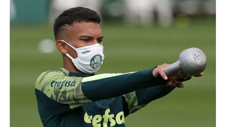Onda de COVID-19 acerta em cheio o Palmeiras: Gabriel Veron é 7º atleta afastado pela doença