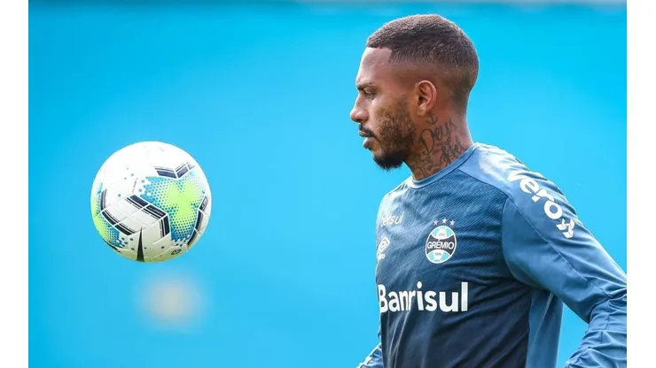 Zagueiro foi substituído no início da última partida - Foto: Lucas Uebel/Grêmio.