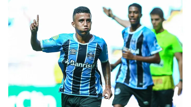 Matheus Henrique é titular absoluto com Renato - Foto: Lucas Uebel/Grêmio.