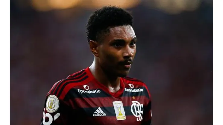 Com Diego Alves de volta e Vitinho no ataque, Ceni esboça escalação do Flamengo