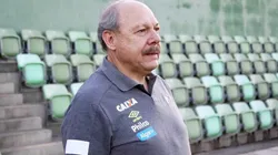 Peres foi muito criticado por Rollo — Foto: Pedro Ernesto Guerra Azevedo/Santos FC