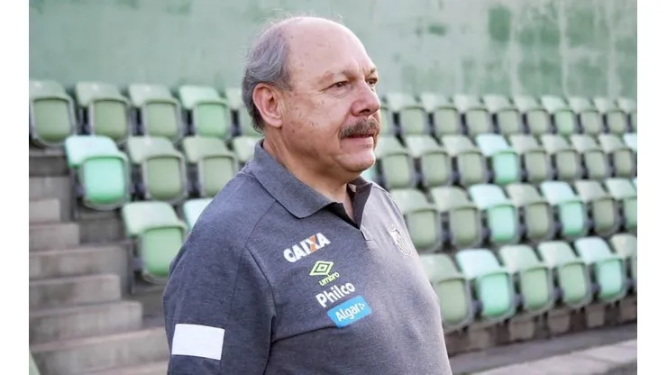 Peres foi muito criticado por Rollo — Foto: Pedro Ernesto Guerra Azevedo/Santos FC