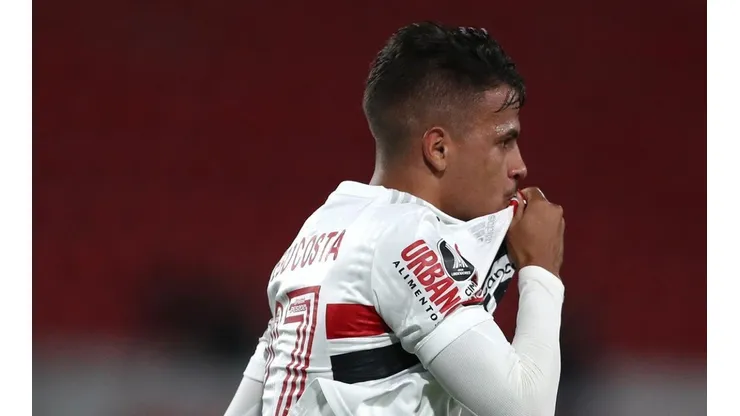 Diego Costa em ação pelo SPFC — Foto: Getty Images