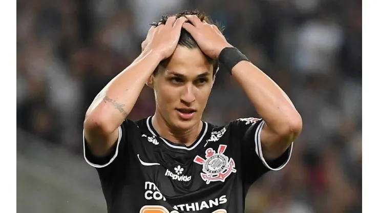 Mateus Vital e Jô testam positivo para Covid-19