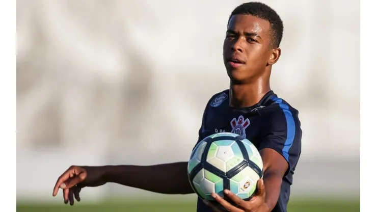 Carlinhos não conseguiu engrenar nos profissionais - Foto: Daniel Augusto Jr/Corinthians.