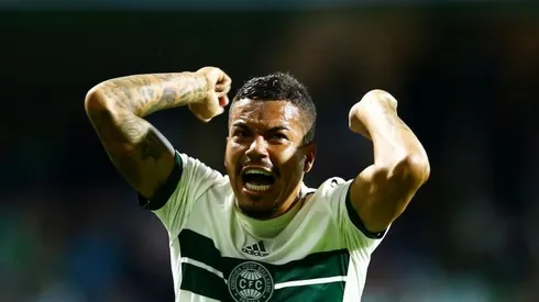 Possível retorno de Thiago Carleto ao Coritiba gera revolta da torcida na web