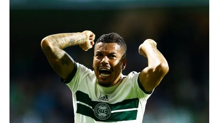 Possível retorno de Thiago Carleto ao Coritiba gera revolta da torcida na web