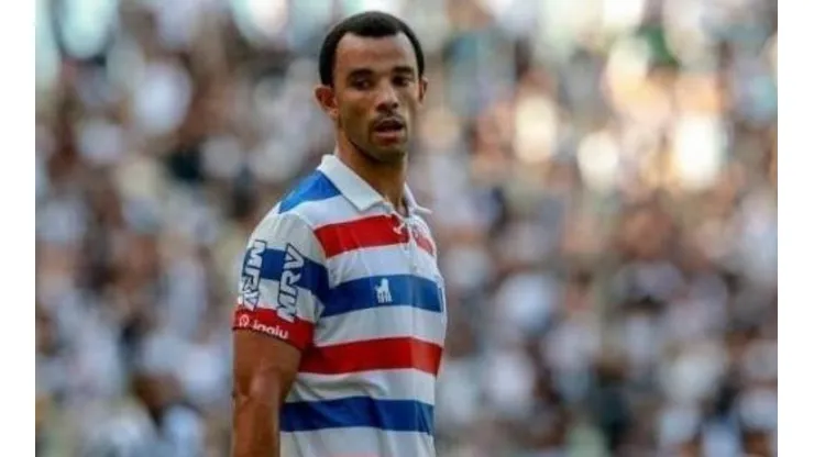 Roger Carvalho pode ser desfalque. Divulgação