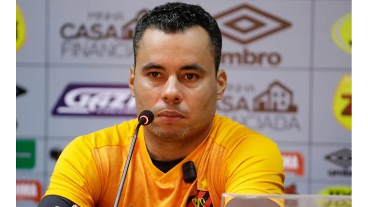 Jair Ventura analisa o plantel leonino. Divulgação/Sport