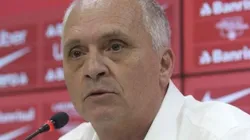 Medeiros confirma saída de Coudet e 'culpa' o técnico argentino