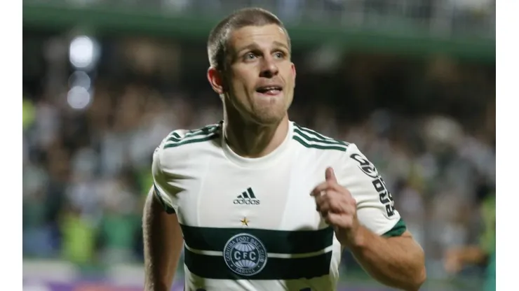 Sem Galdezani, Rodrigo Santana encaminha escalação do Coritiba