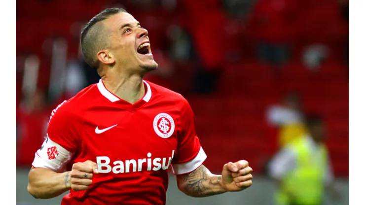 Rodrigo Caetano coloca prazo final para definir futuro de D’Alessandro no Inter