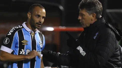 Renato veta saída de Thaciano do Grêmio: