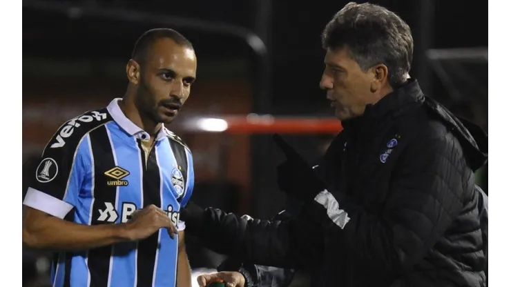 Renato veta saída de Thaciano do Grêmio: "Eu já cortei"