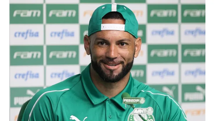 Weverton comete gafe na web após classificação do Palmeiras