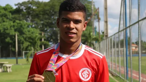 Botafogo avança por contratação do meia Cesinha