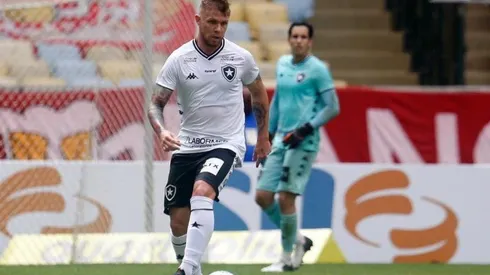 Em briga na web, Forster revela salários atrasados no Botafogo
