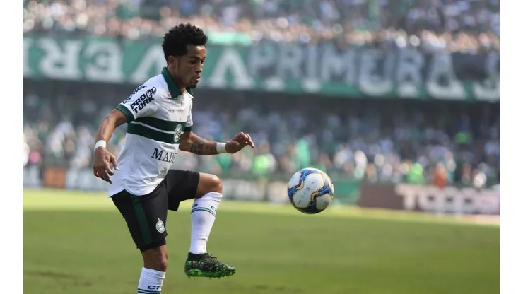 Retorno de Rafinha aos gramados ganha data no Coritiba