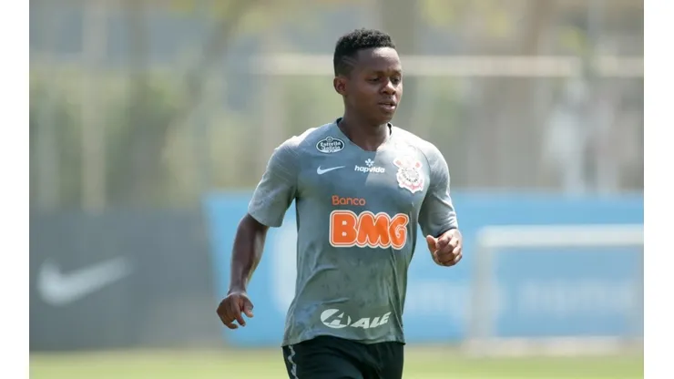 Cláusula contratual pode tirar Cazares e outros títulares do duelo contra o Atlético
