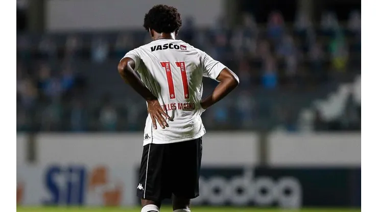 Talles Magno sofre trauma na bacia e pode ser problema para Sá Pinto no Vasco