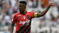 Wellington disputa vaga no meio. Foto: Miguel Locatelli/Site Oficial do Athletico/Divulgação