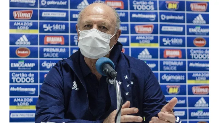 Felipão 'dá dura' por atuação em vitória e confirma dois reforços vindos do Santos
