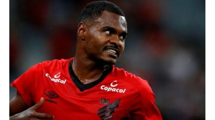 Nikão dá bronca em equipe após novo revés e admite mau momento