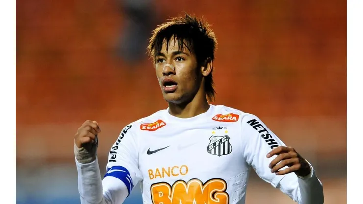 Neymar atiçou a torcida santista nesta segunda (26)