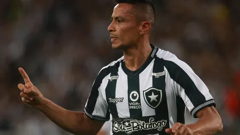 Cícero: pode voltar ao time (Foto: Vitor Silva/Botafogo/Divulgação)