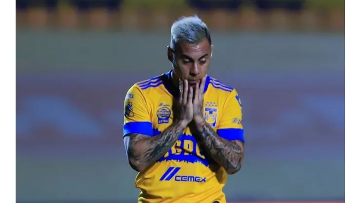 Vargas atuando pelo Tigres — Foto: Getty Images