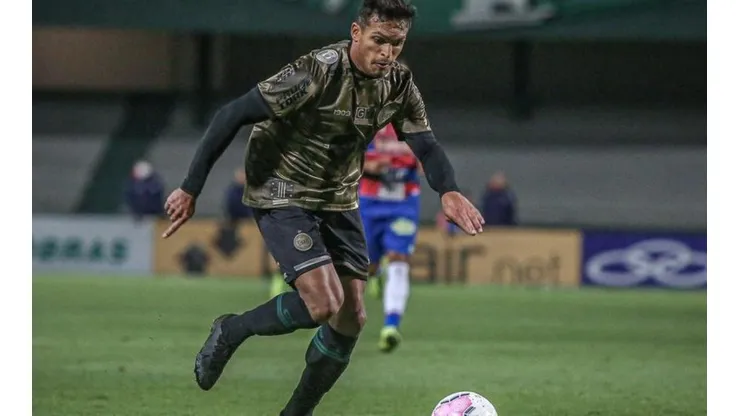 Robson: suspenso (Foto: Divulgação/Coritiba)
