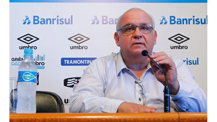 Próximo de Churín, Romildo avalia centroavante do Corinthians