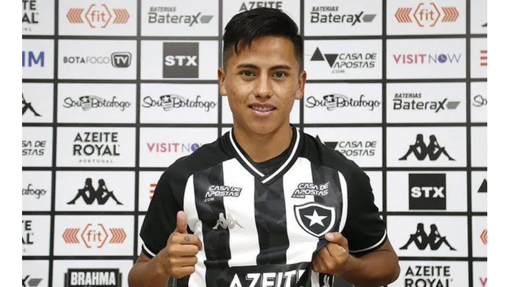 Lecaros e mais um estrangeiro pode deixar o Botafogo