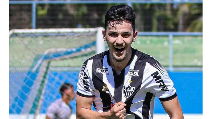 Emprestado ao Confiança, o meia rasgou elogios a Sampaoli. Foto: Pedro Souza/Atlético