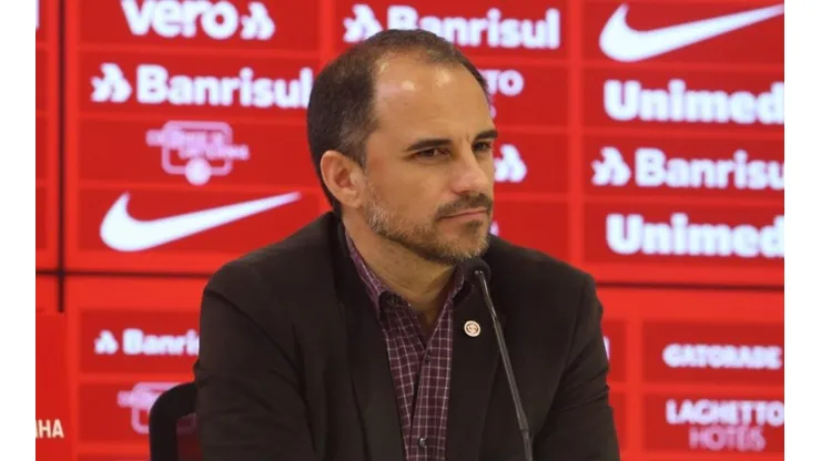 Caetano dá boa notícia sobre jogador de confiança de Coudet