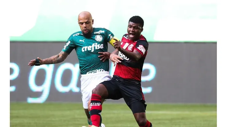 Felipe Melo e Lincoln disputando a bola — Foto: Getty Images
