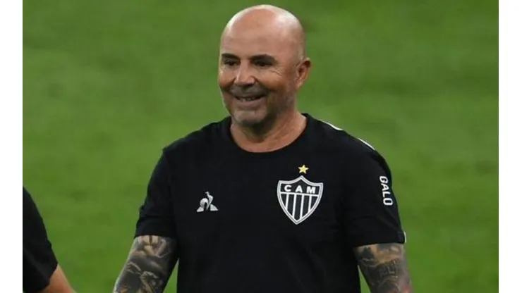 Sampaoli pode aproveitar da situação para ir com força total em busca do título - Foto: Reprodução.