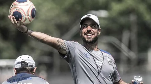 António Oliveira: próximo do Furacão (Foto: Ivan Storti/Santos FC/Divulgação)