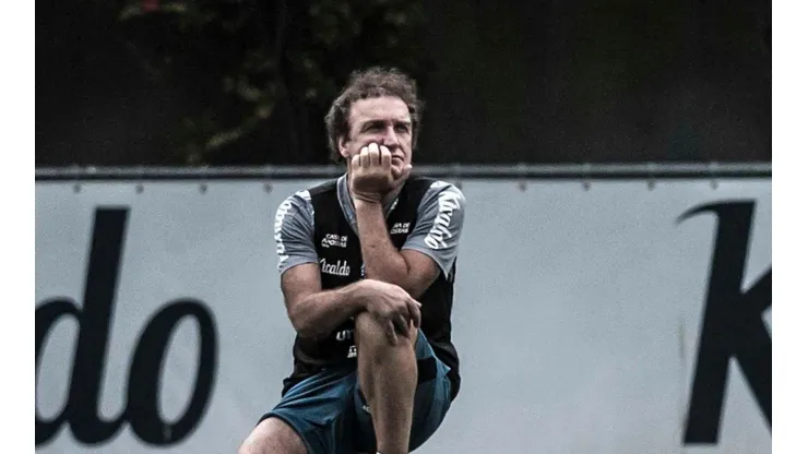 Cuca durante treinamento no CT Rei Pelé — Foto: Ivan Storti/Santos FC