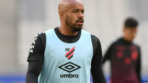 Thiago Heleno: rescisão com clube uruguaio será julgada (Foto: Fabio Wosniak/Site Oficial do Athletico/Divulgação)