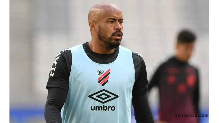 Thiago Heleno: rescisão com clube uruguaio será julgada (Foto: Fabio Wosniak/Site Oficial do Athletico/Divulgação)