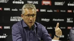 Campello mais uma vez reiterou o desejo em manter o atleta. Foto: Divulgação/Vascom