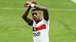 Bruno Henrique comemorando gol contra o Corinthians — Foto: Getty Images