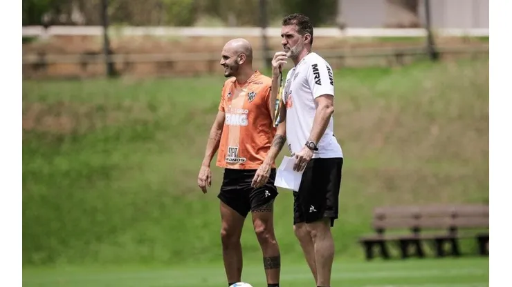 Vágner Mancini rasga elogios ao LE Fábio Santos