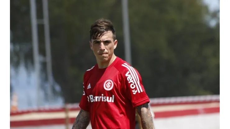 Inter e Porto indicam caminho para definição do futuro de Saravia na equipe de Coudet