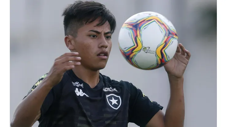 Lecaros foi contratado junto ao Cusco, do Peru - Foto: Vitor Silva/Botafogo.