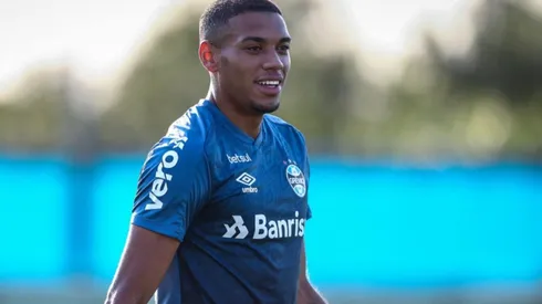 Ruan entra na onda da web e promete